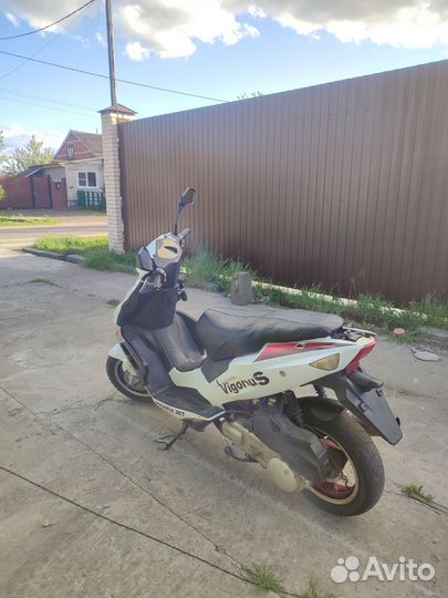 Скутер YH150QT-J Pirania Jet