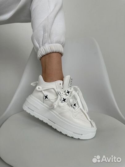 Кроссовки женские