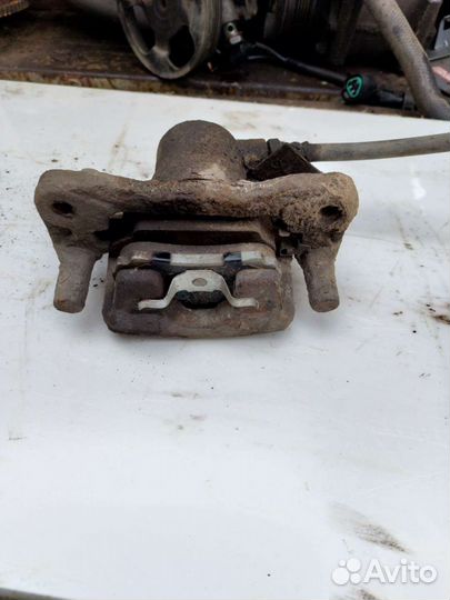 Суппорт задний левый Митсубиси Лансер 9 1.6 л