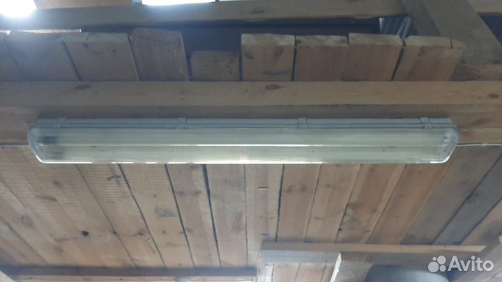 Светильник потолочный люминисцентный