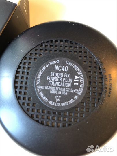 Пудра mac чуть с дефектом NC40 светлая