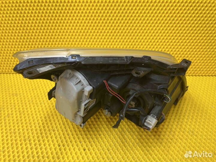 Фара левая галоген toyota avensis 250 до рест
