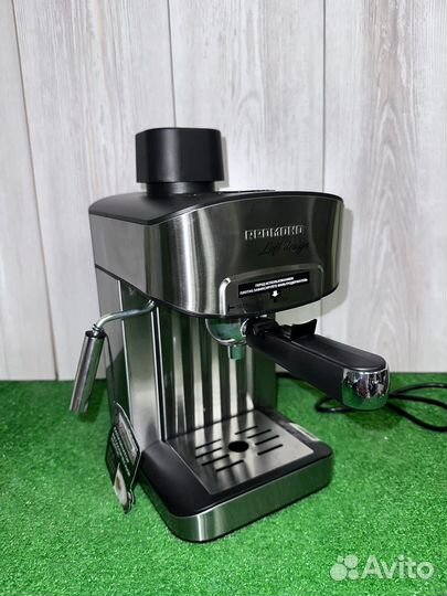 Кофеварка рожковая Redmond RCM-M1523