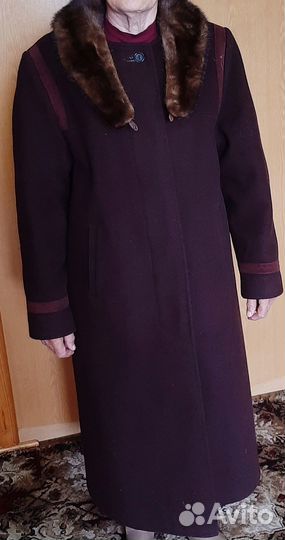 Пальто зимнее с норковым воротником.Размер 48-50