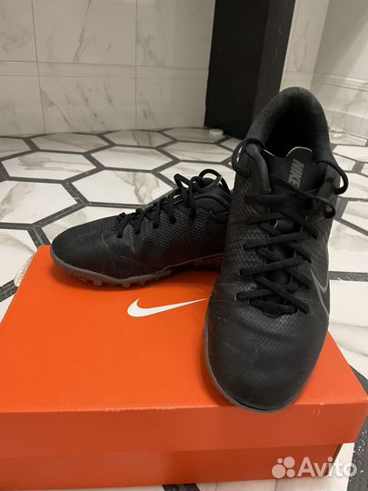 Бутсы сороконожки Nike, размер 35,5