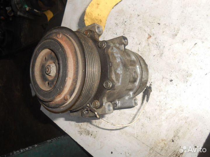 Компрессор системы кондиционирования Renault Lagun