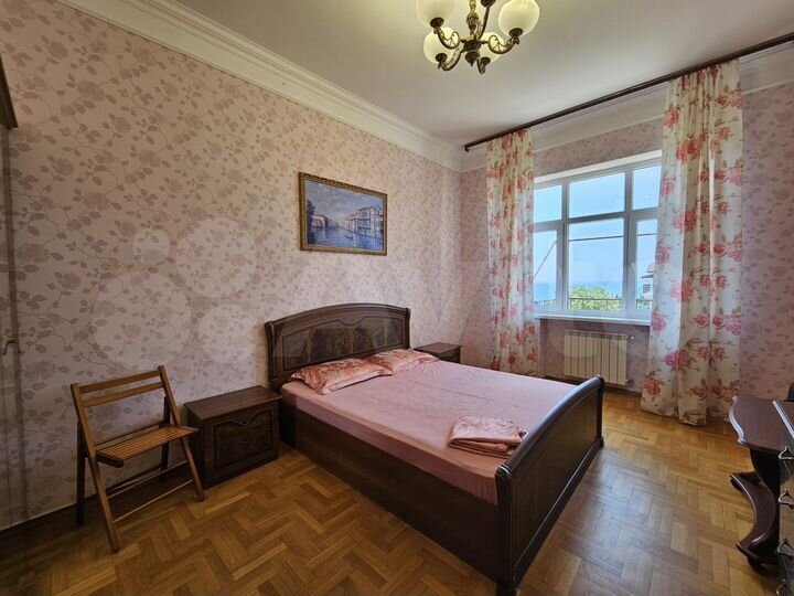3-к. квартира, 100 м², 5/5 эт.