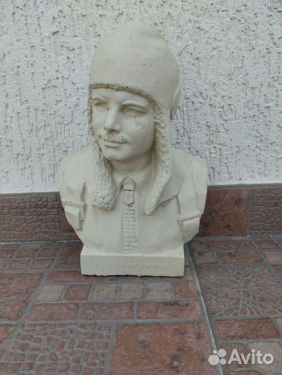 Статуя, бюст Ю.А. Гагарина