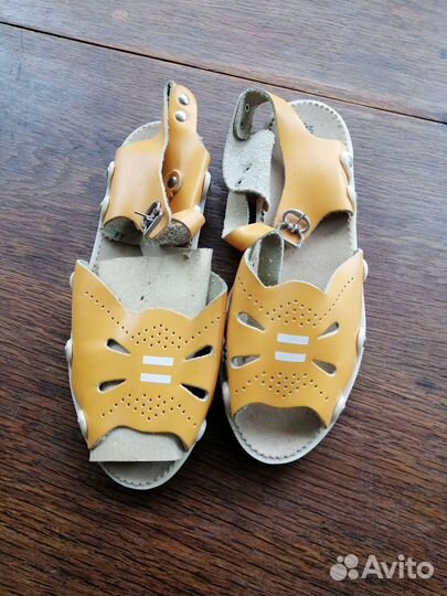 Босоножки новые нат.кожа р.21,5