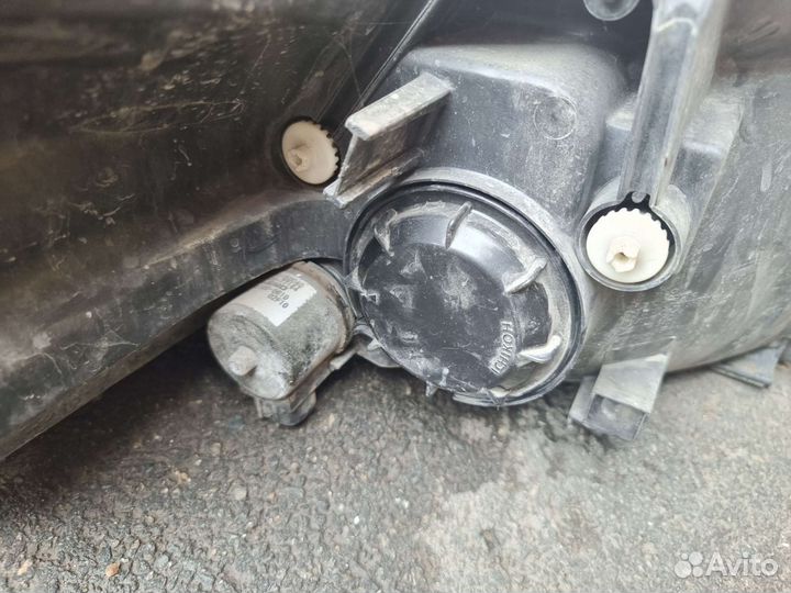 Фара левая. Тойота альфард