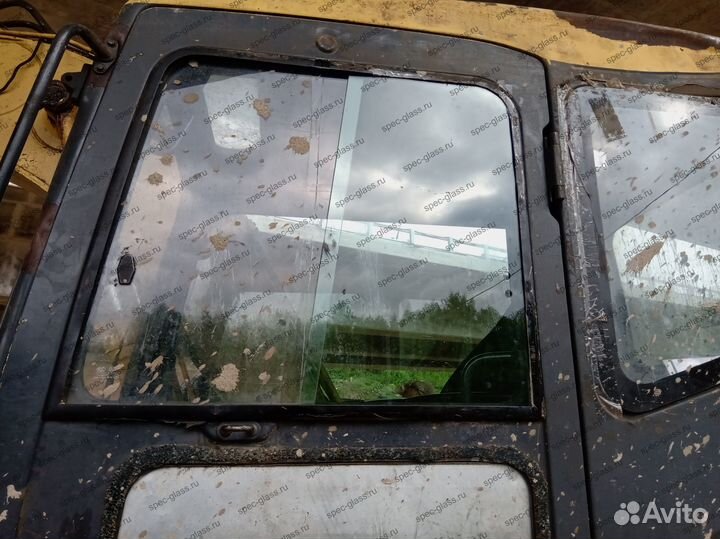 Стекло лобовое нижнее на Doosan DX 190/225/300LCA