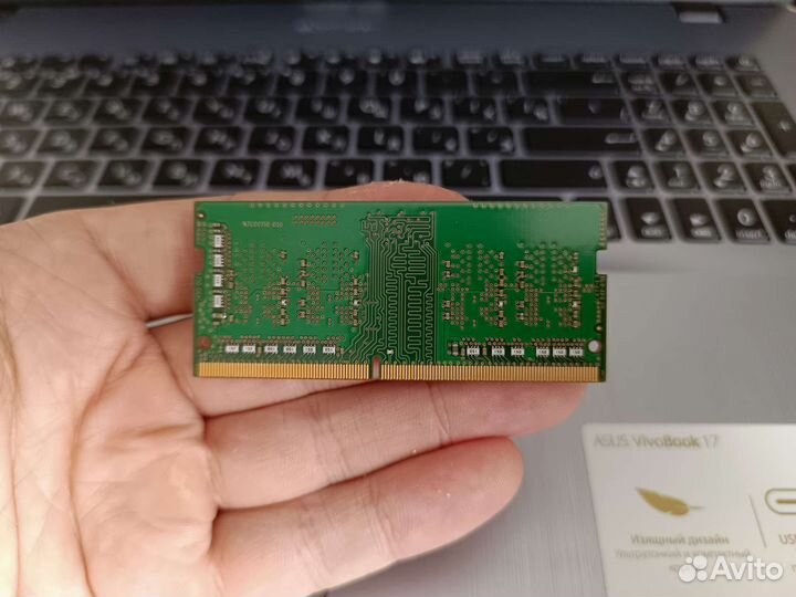 Hynix 4 гб DDR4 2400 мгц HMA851S6AFR6N-UH