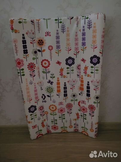 Пеленальная доска на кроватку