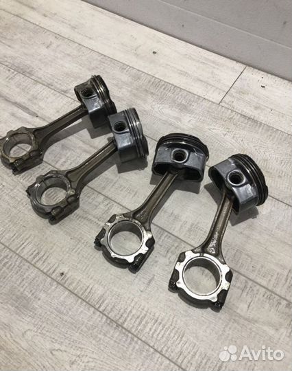 Поршень с шатуном Toyota Camry 2.5