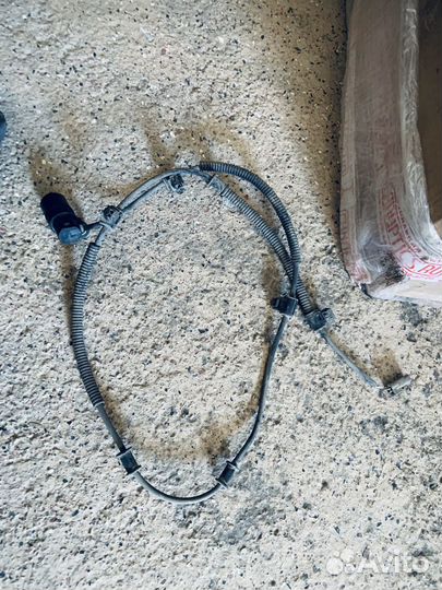 Суппорт тормозной задний Toyota Land Cruiser 100