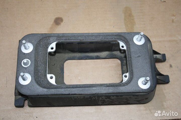 Кронштейн Volkswagen polo (SED) 2011