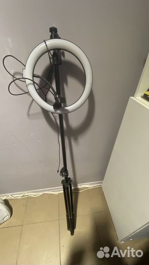 Штатив с кольцевой лампой