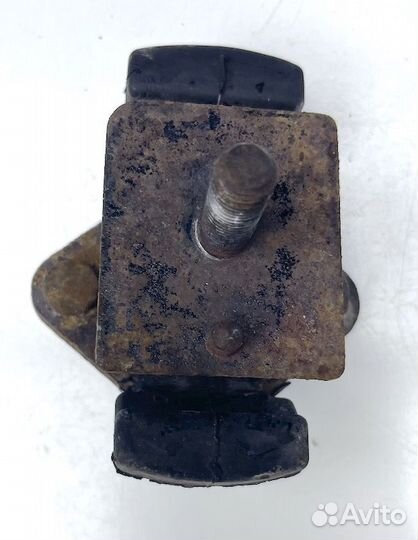 Тойота Превия Подушка двигателя