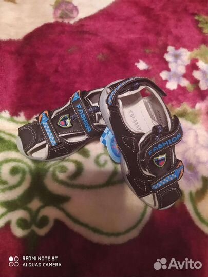 Сандалии детские новые