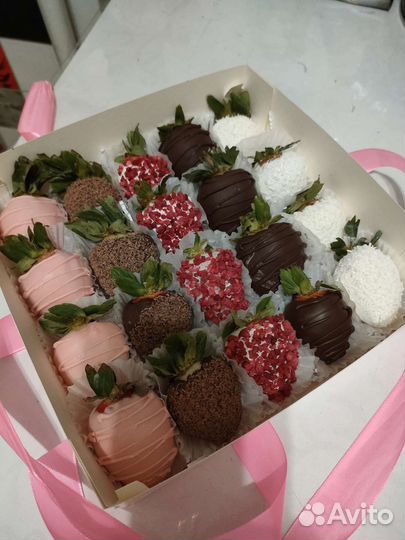 Шоколадные буквы,Клубника и банан в шоколаде и Роз