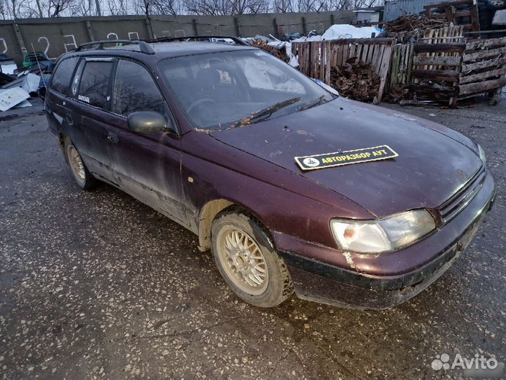 Рычаг подвески нижний правый Toyota Caldina 1993