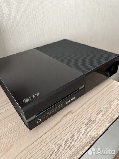 Продам игровую консоль Х box one