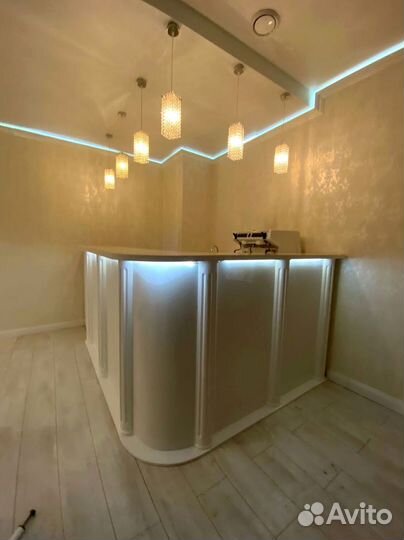 Ресепшн стойка для школы английского от производит