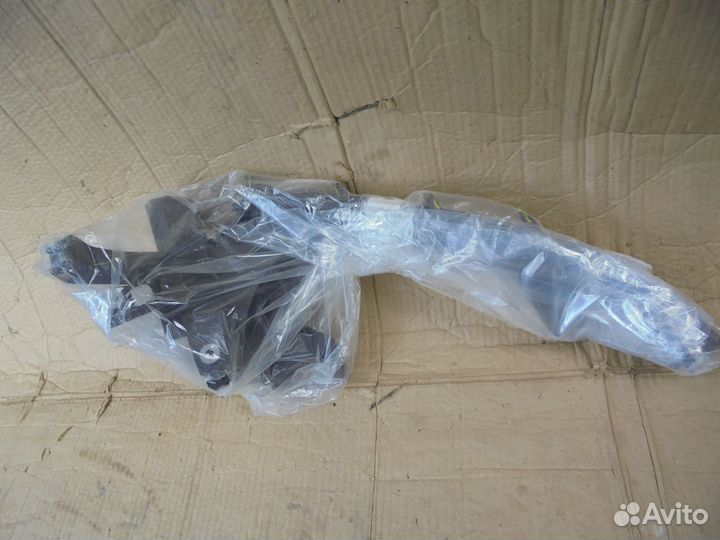 Кронштейн правой фары Audi Q5 2 2017-нв