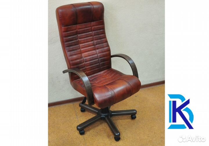Офисное кресло кожаное 