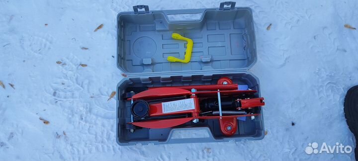 Домкрат подкатной Новый гидравлический 2Т