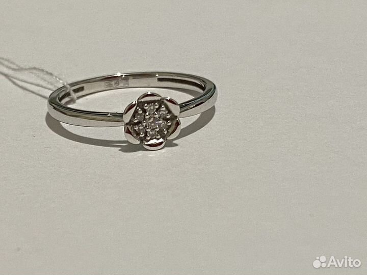 Золотое кольцо с бриллиантами 585