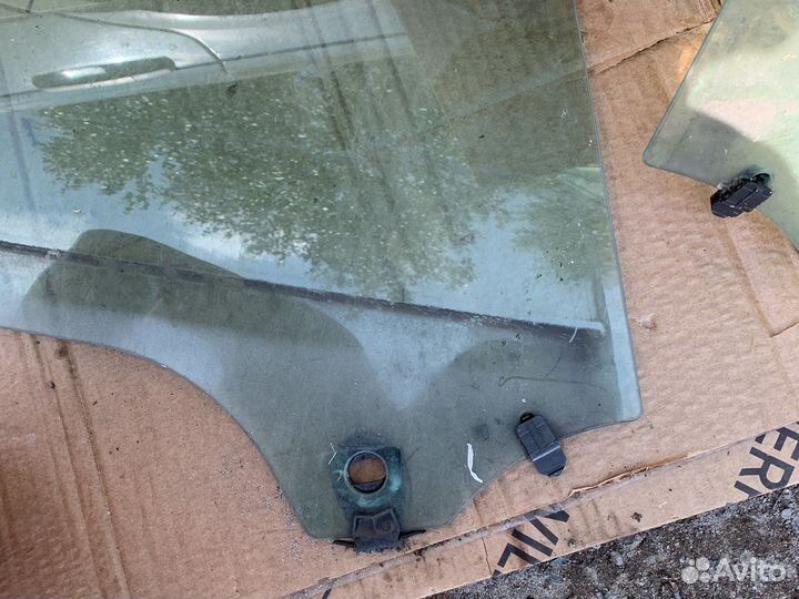 Стекло переднее правое laguna 3