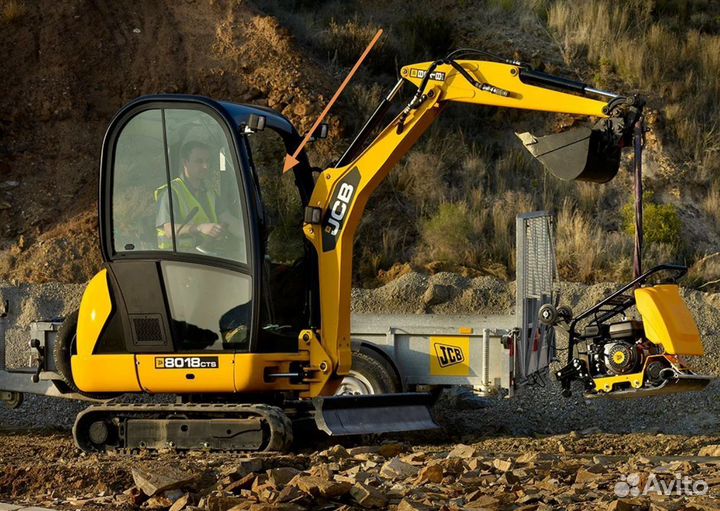 Стекло на Джисиби JCB 8018 cts лобовое верхнее