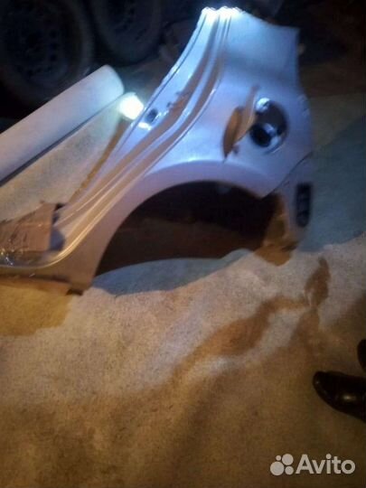 Продам заднее левое крыло от Тойота Аква