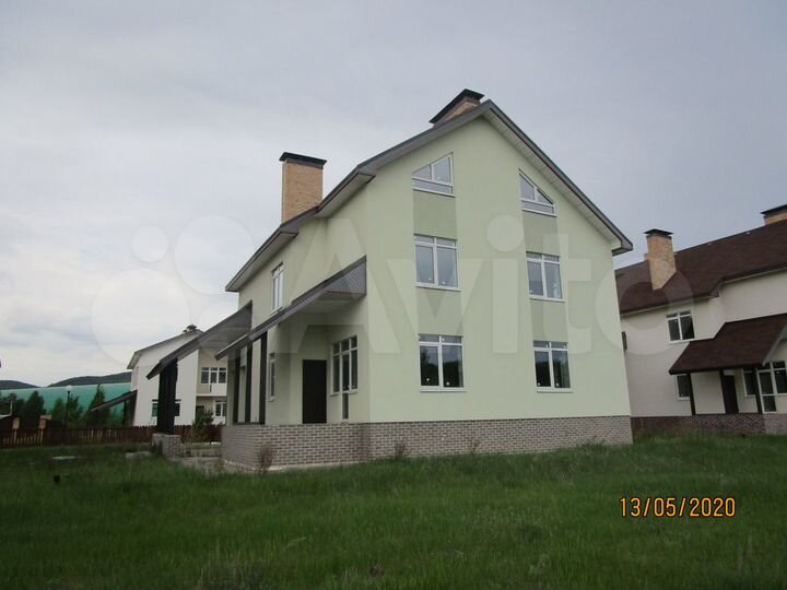 Дом 393,3 м² на участке 10,8 сот.