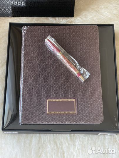 Кожаный блокнот и ручка