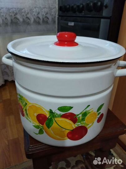 Кастрюля эмалированная.ссср.10 л.Новая