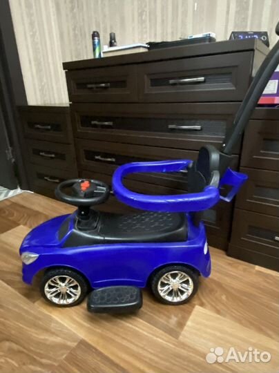 Машина каталка толокар с ручкой