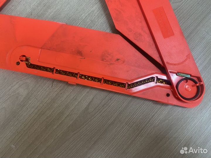 Знак аварийной остановки Audi A6 C5 с1997-2005г