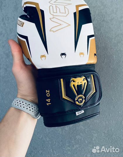 Боксерские перчатки Venum