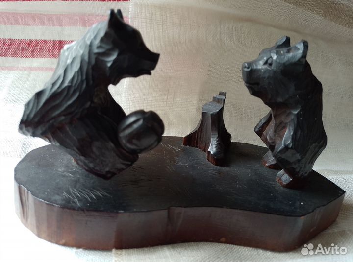 Медведи футболисты. Богородская резьба. СССР