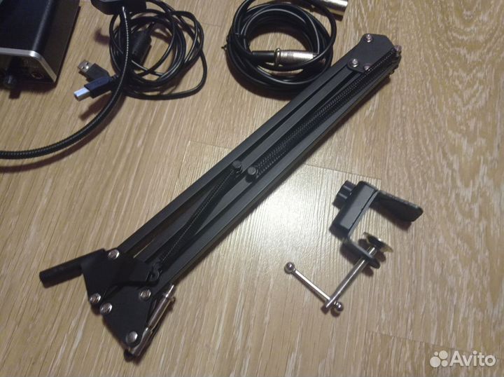 Микрофон akg p220 + behringer u-phoria umc22