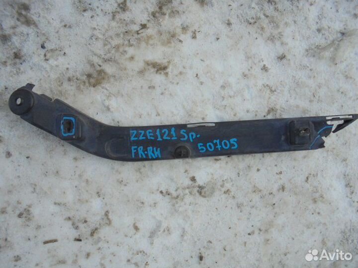 Крепление бампера переднее правое Toyota Corolla