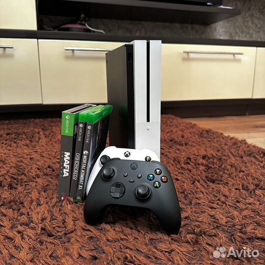 Xbox One s 2 геймпада 1tb