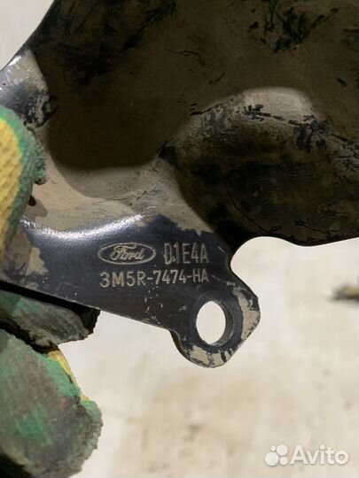 Кронштейн крепления троса кпп Ford Focus 2