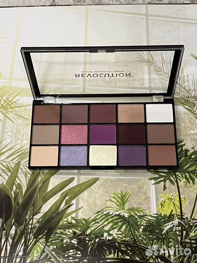 Палетка теней для век revolution