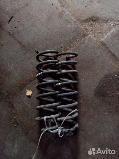 Задняя пружина Рено Логан