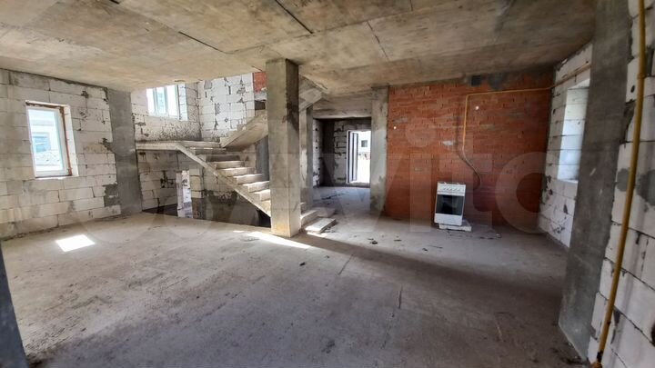 Дом 345 м² на участке 15,6 сот.