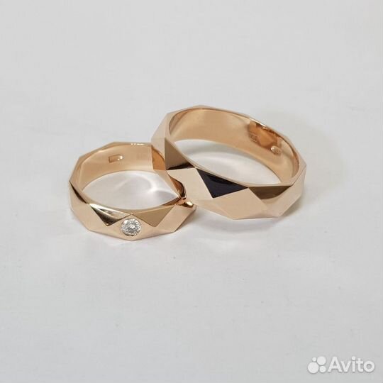 Обручальные кольца с бриллиантом