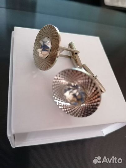 Запонки стильные круглые и с красными кристаллами